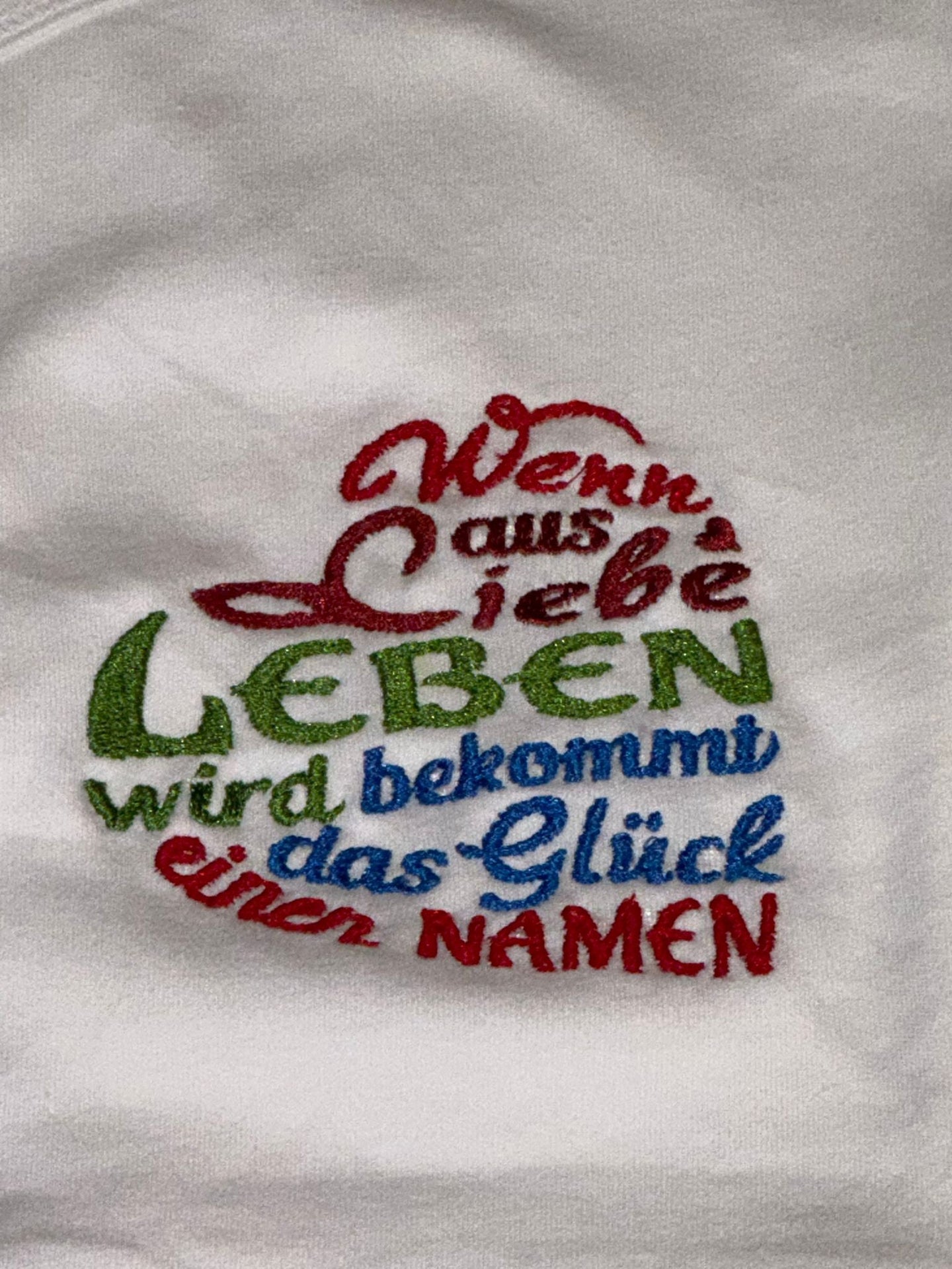 Bestickter Babybody "Wenn aus Liebe Leben wird bekommt das Gl眉ck einen Namen"