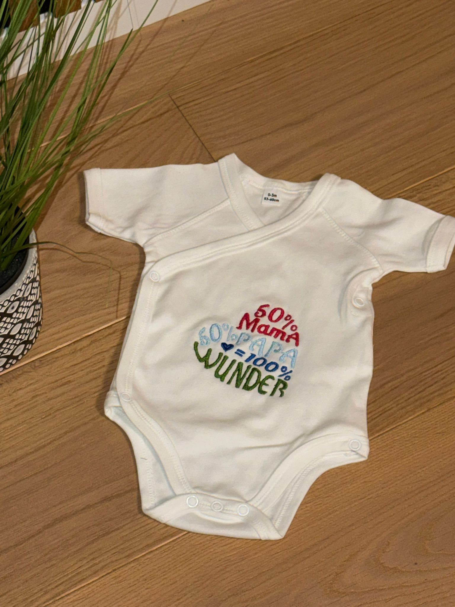 Bestickter Babybody "50% Mama, 50% Papa = 100% Wunder"